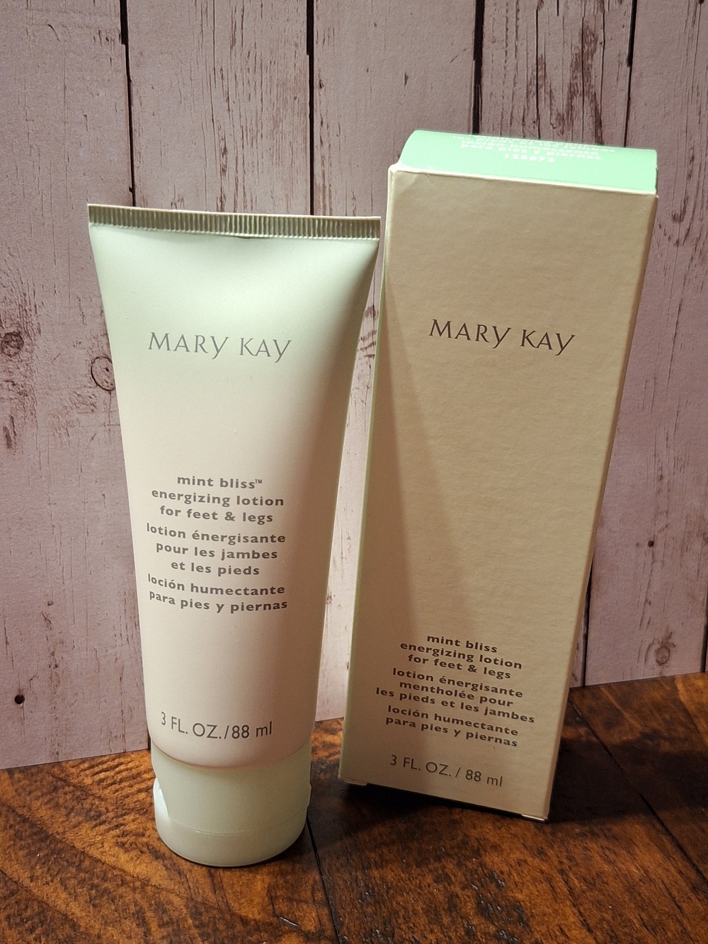 Mary Kay Mint Bliss Energizing Lotion in Pale Green Tube and Box